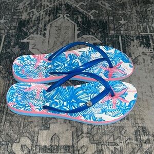 Lily Pulitzer women’s Blue and Pink Floral Flip Flops size 7/8